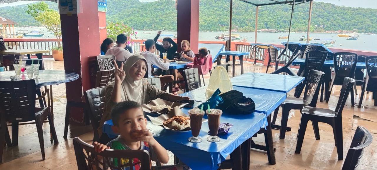 Perhentian Hazipah Hotel Kampong Pasir Hantu Exterior photo