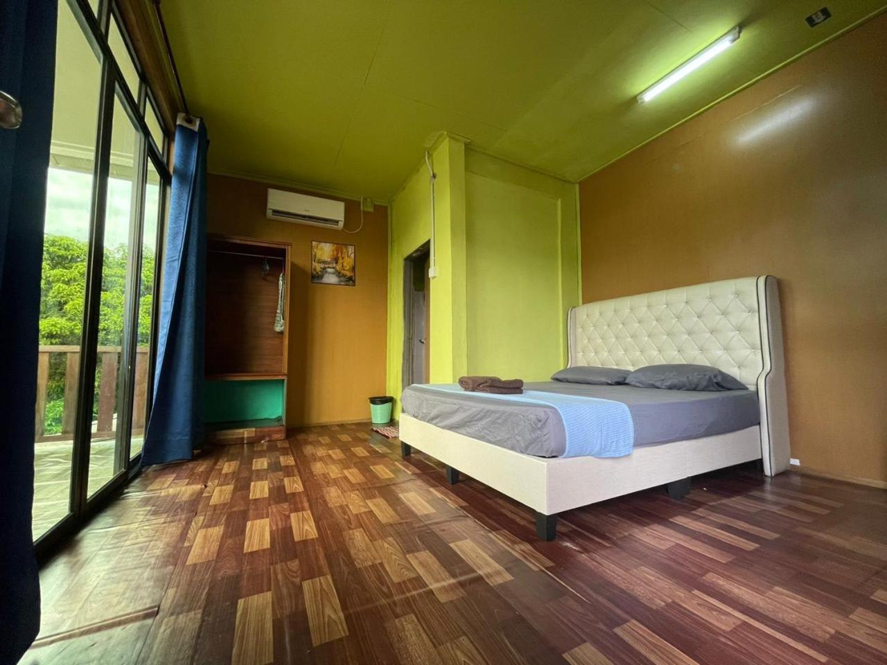 Perhentian Hazipah Hotel Kampong Pasir Hantu Exterior photo