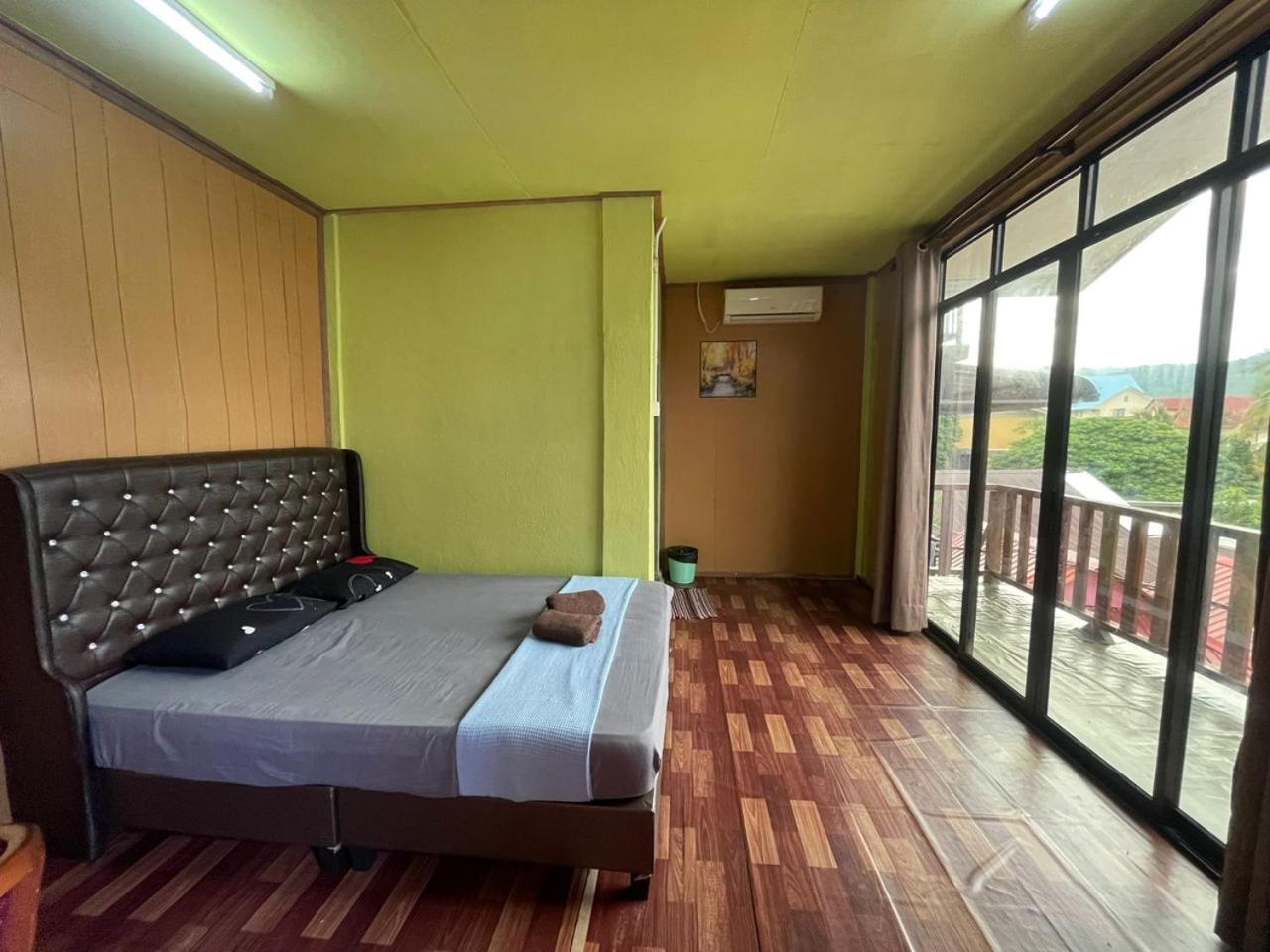 Perhentian Hazipah Hotel Kampong Pasir Hantu Exterior photo
